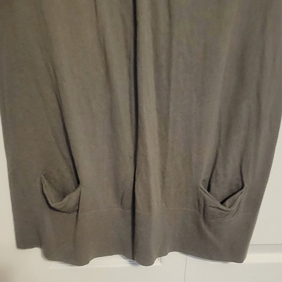 Banana Republic Sleeveless Cardigan - Picture 5 of 7